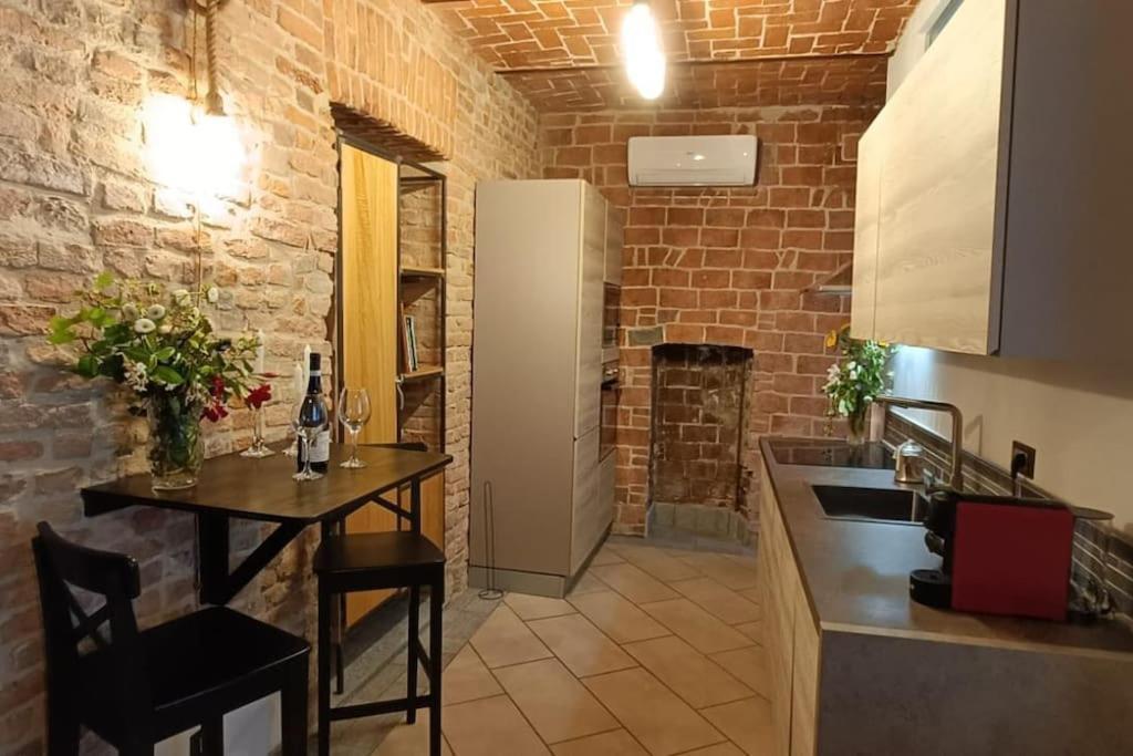 Piazza Statuto-Appartamento Tra Le Mura A-C E Wi-Fi Asti Dış mekan fotoğraf
