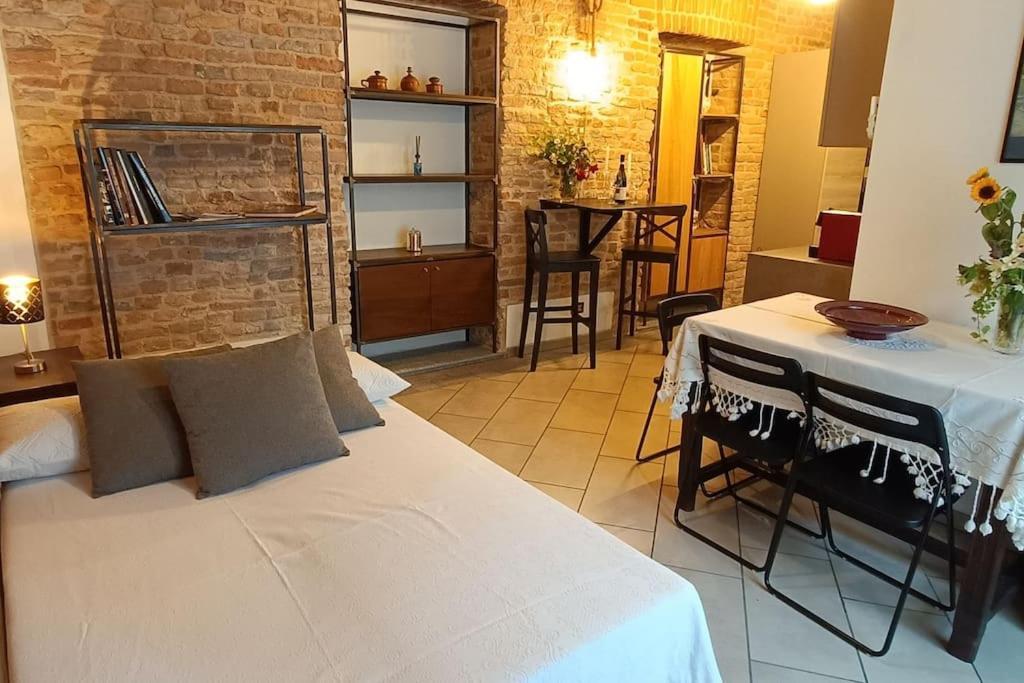Piazza Statuto-Appartamento Tra Le Mura A-C E Wi-Fi Asti Dış mekan fotoğraf
