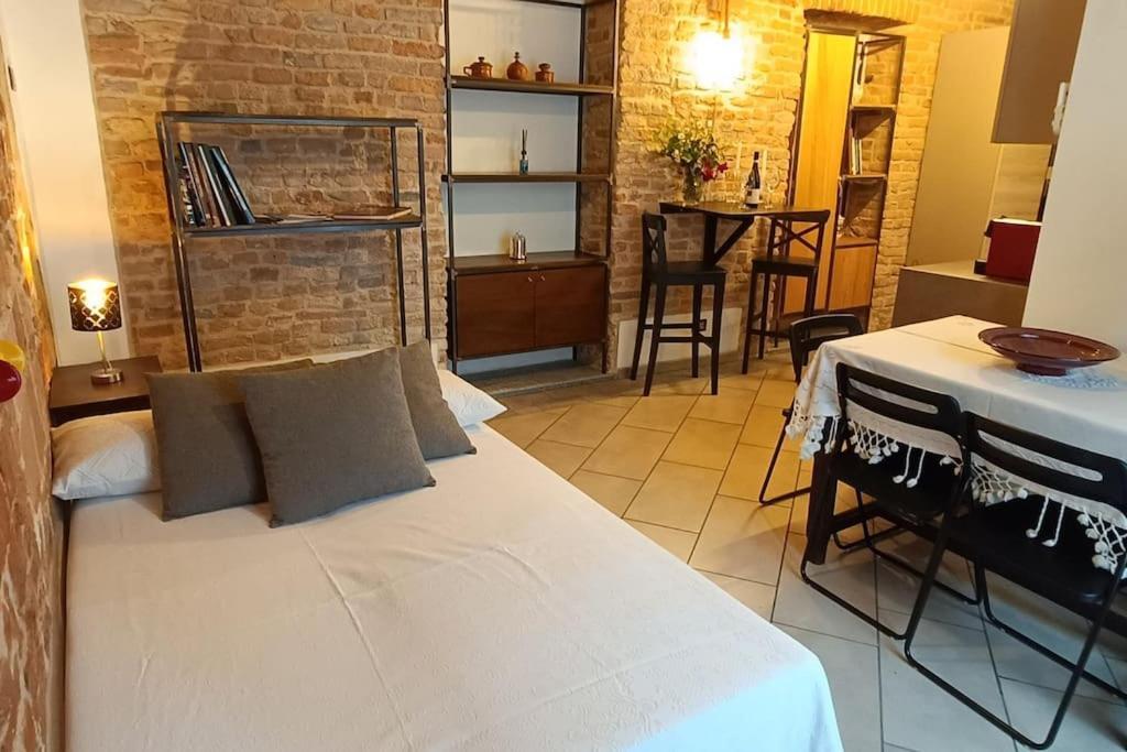 Piazza Statuto-Appartamento Tra Le Mura A-C E Wi-Fi Asti Dış mekan fotoğraf