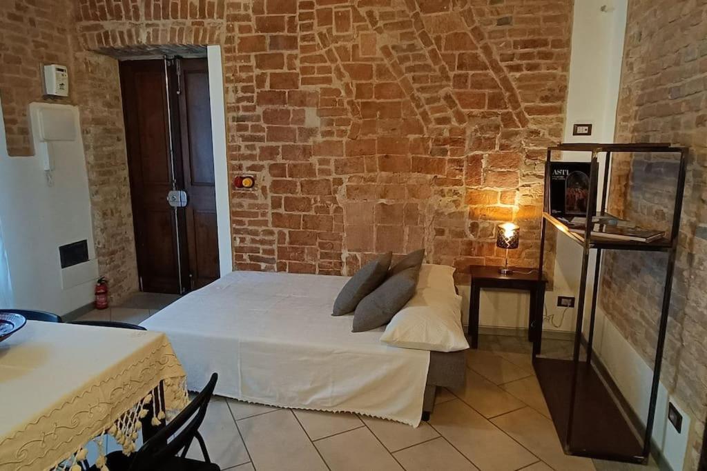 Piazza Statuto-Appartamento Tra Le Mura A-C E Wi-Fi Asti Dış mekan fotoğraf