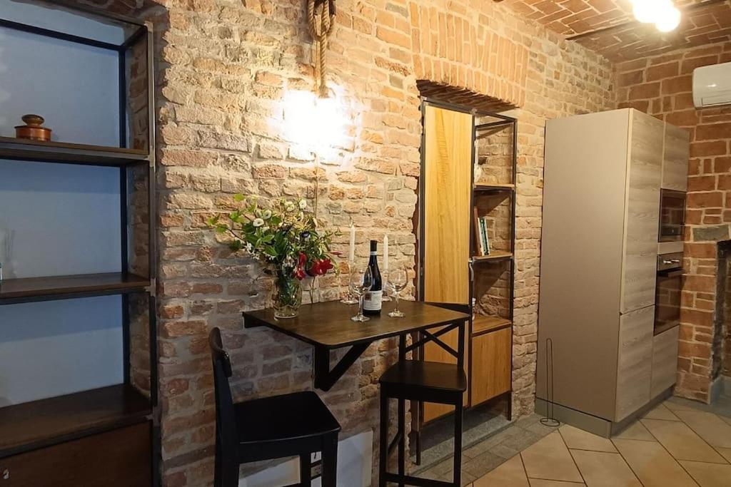 Piazza Statuto-Appartamento Tra Le Mura A-C E Wi-Fi Asti Dış mekan fotoğraf